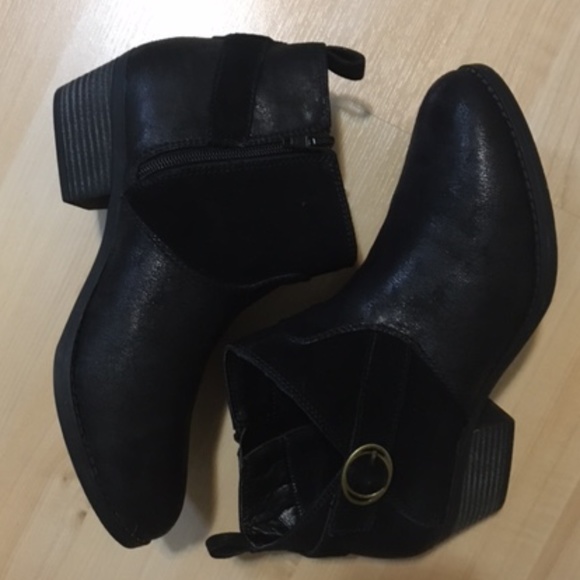 Nearly new Sketchers memory foam ankle boots with suede and buckle detail - Picture 4 of 11